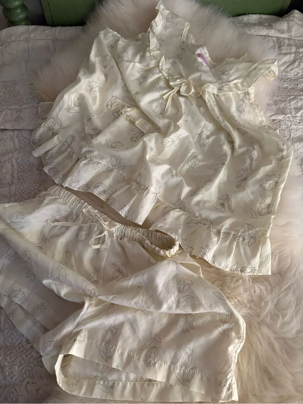 Cream Floral Ruffle Pajama Set - Brand: Petit Lem 55%cotton 45 polyester medium - Picture 2 of 10